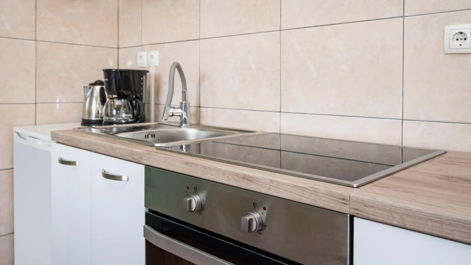 Studio And 2 Rooms Zadar City Walls